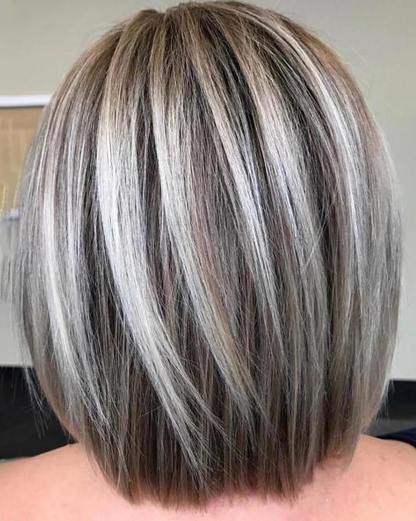 RENERSHOW Medium Length Bob Wigs for White Women Layered Blonde Highlight Straight Pixie Bob Wig with Bangs Heat Synthetic Natural Daily Party Wig 12inch Average Size Wig