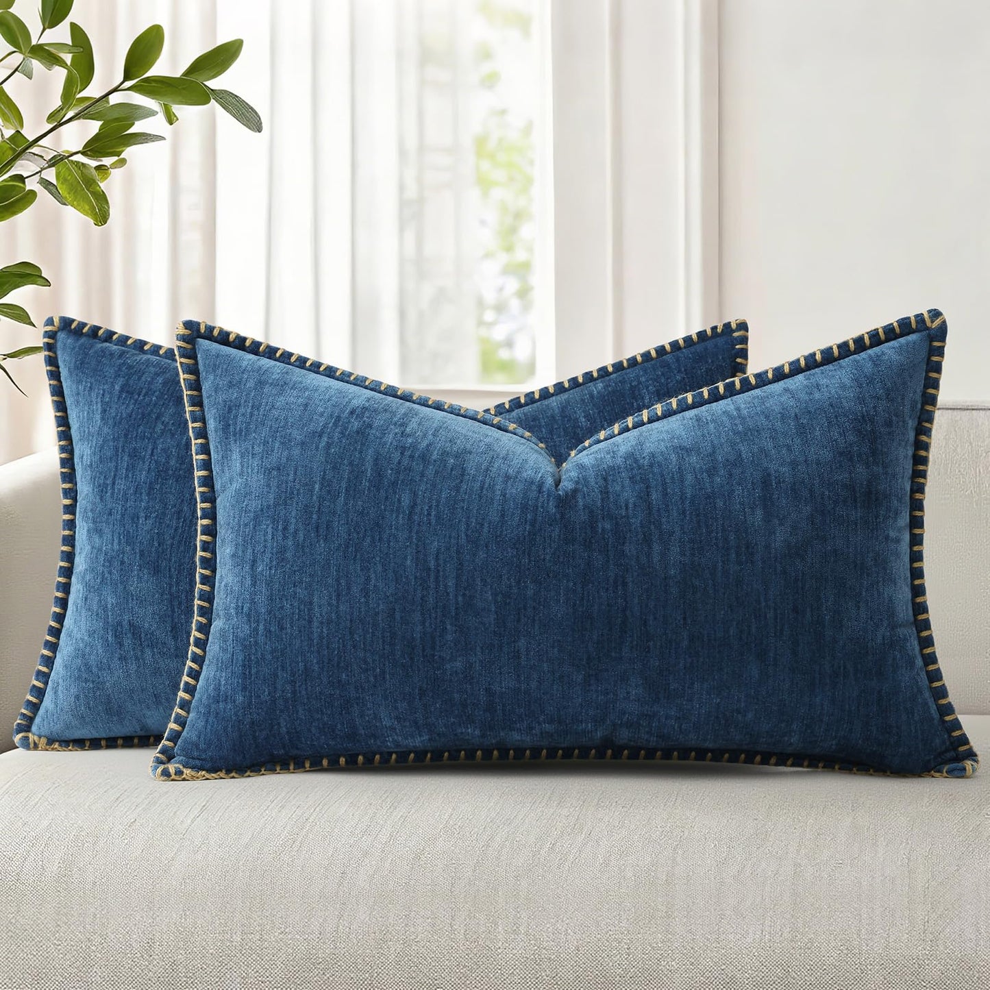 decorUhome Chenille Soft Cozy Throw Pillow Covers 18x18 Set of 2, Modern Farmhouse Boho Velvet Decorative Pillow Cases with Stitched Edge for Couch Sofa Bed Home Decor, Forest Green