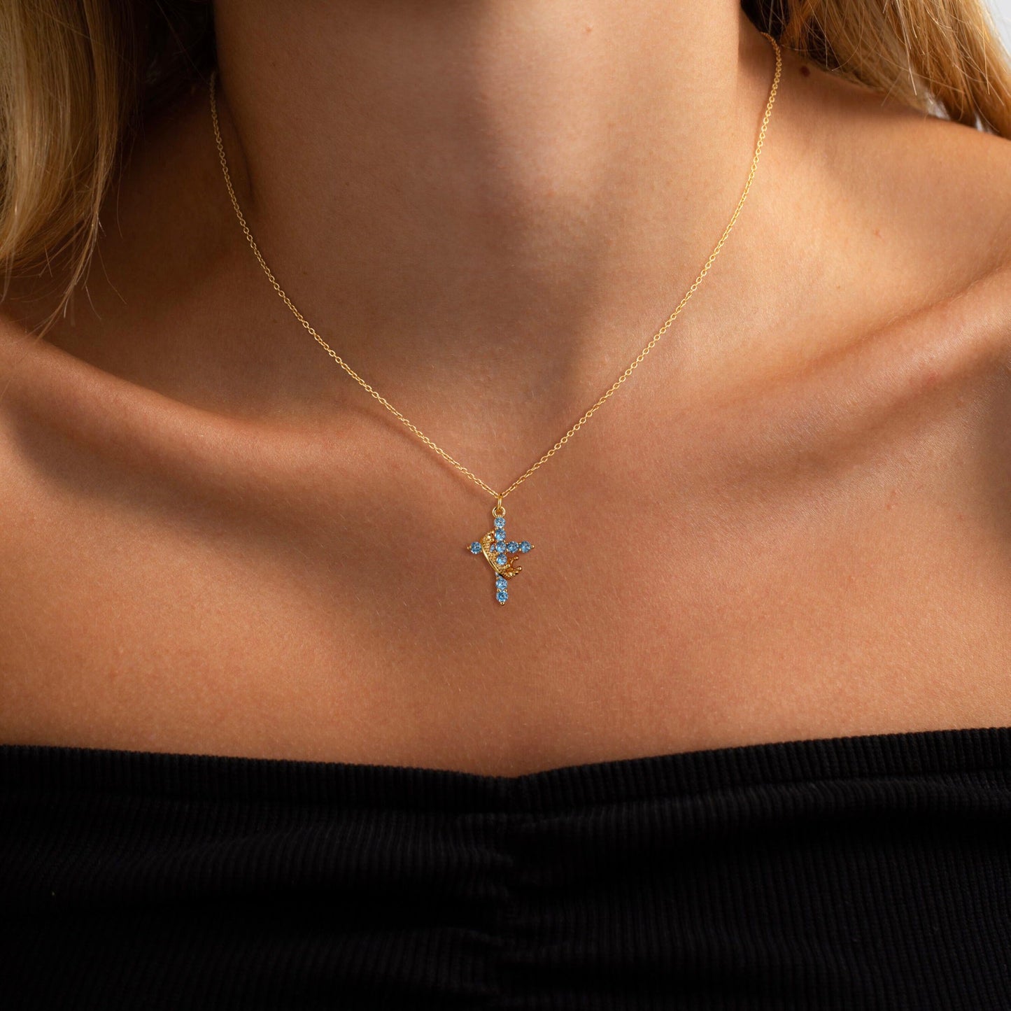 Robaice Cross Necklace for Women, 14K Gold Plated Crown Cross Pendant Necklace, Non-Tarnish Faith Jewelry for Women, Christian Religious Gifts