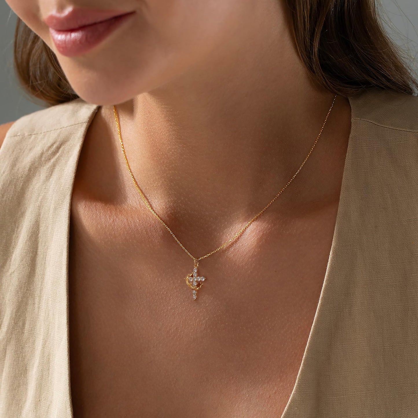 Robaice Cross Necklace for Women, 14K Gold Plated Crown Cross Pendant Necklace, Non-Tarnish Faith Jewelry for Women, Christian Religious Gifts